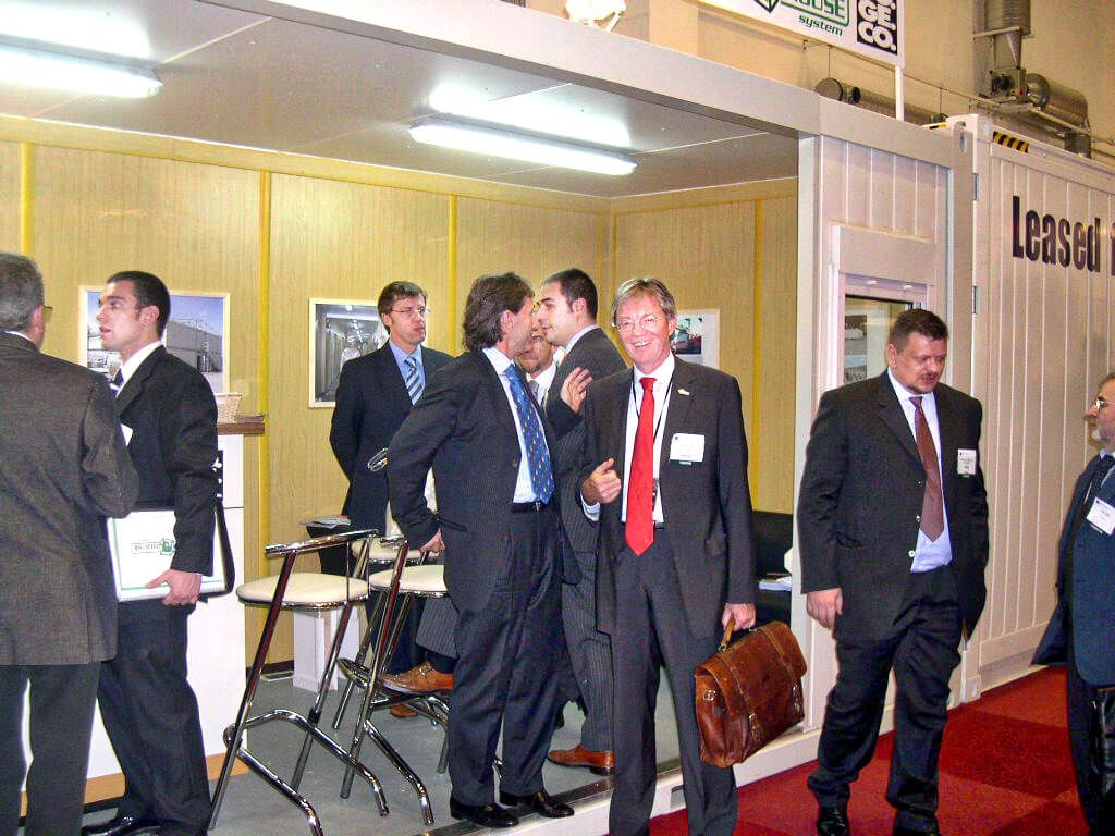 allemagne - stand flat pack en salle des expositions intermodale